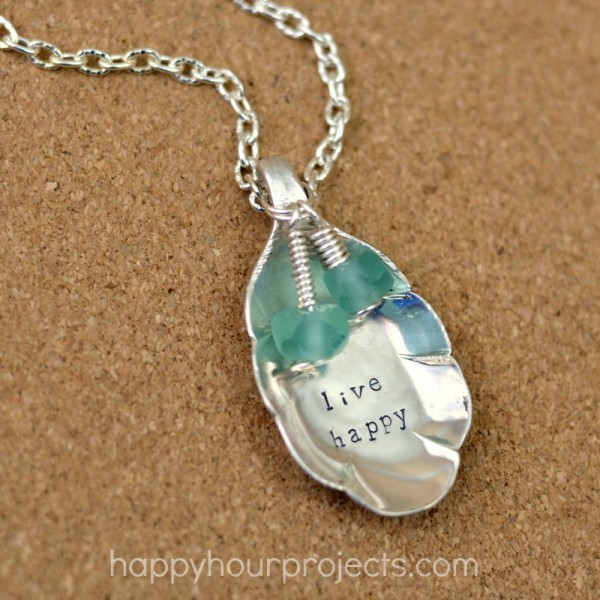 live-happy-necklace-1.1-600x600